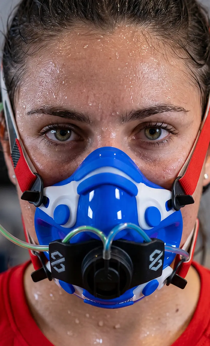 Deportista con máscara de análisis de gases SPIROFIT